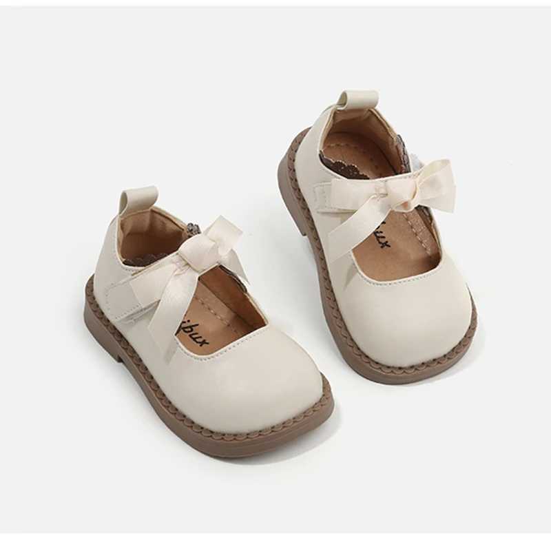 Pierwsze Walkers Claladoudou Baby Buty do chodzenia dla 2024 r. Solidny styl brytyjski proste buty skórzane dla dzieci z koronkowym łukiem 240315