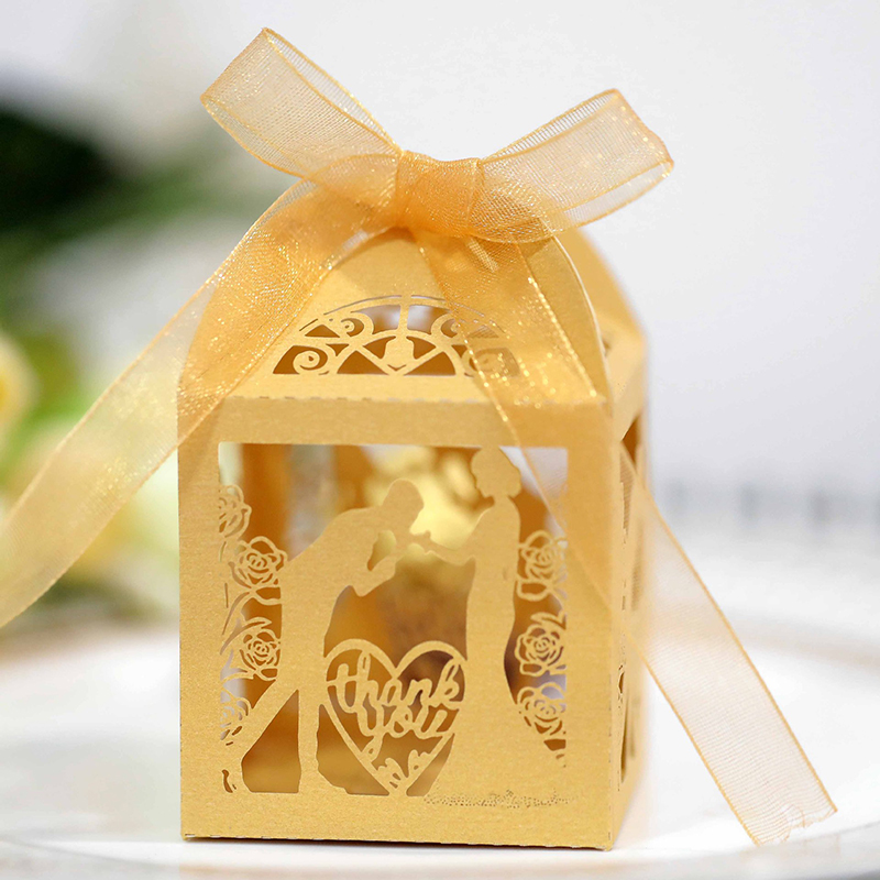 Boîtes à cadeaux de mariage sculptées, petite boîte-cadeau creuse pour bonbons personnalisés, boîte de mariage blanche avec décoration en ruban