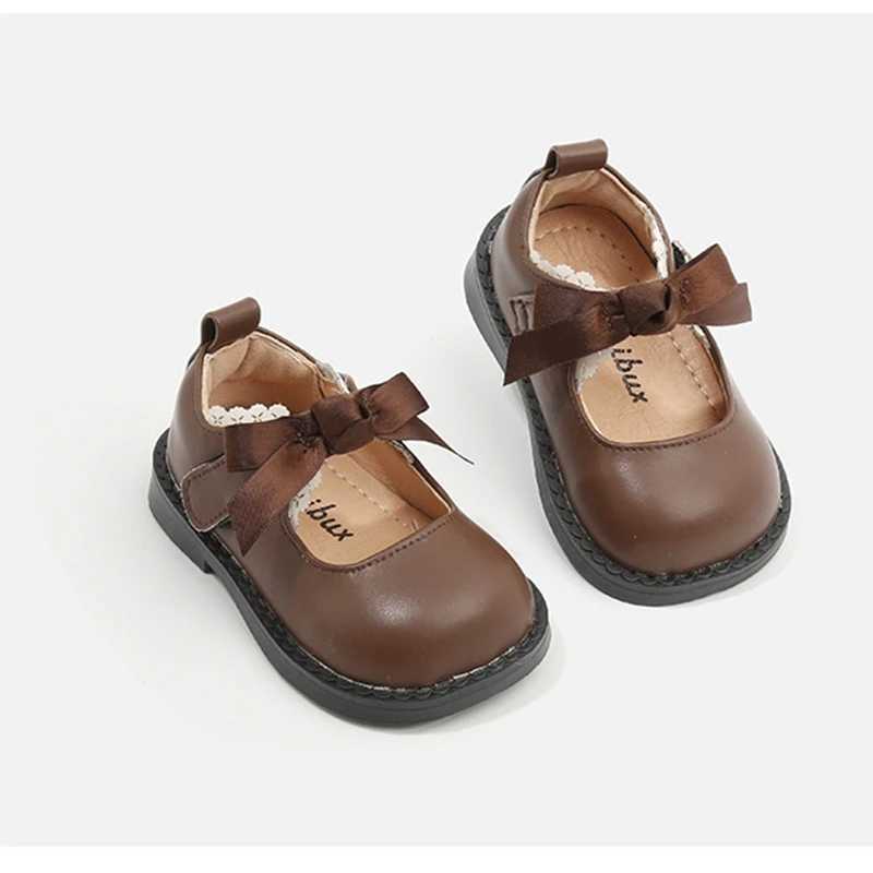 Pierwsze Walkers Claladoudou Baby Buty do chodzenia dla 2024 r. Solidny styl brytyjski proste buty skórzane dla dzieci z koronkowym łukiem 240315