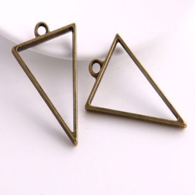 100 pièces breloques Triangle en alliage colle creuse plateau blanc réglage de la lunette pendentif à breloques en argent Antique pour les résultats de fabrication de bijoux 39x25m331o