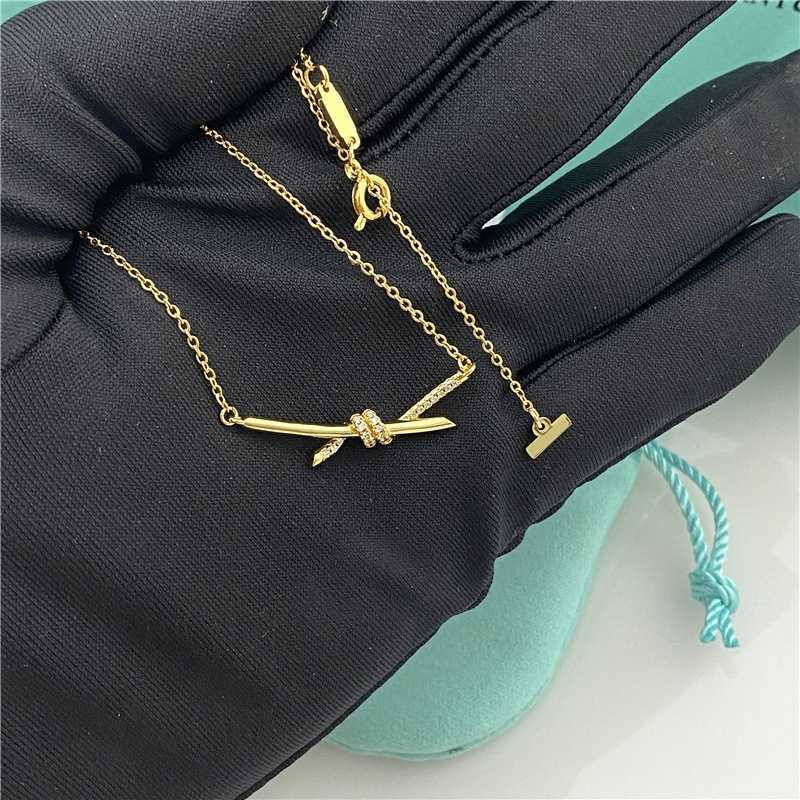 Designer New Ts Bowknot Pendant Set with Diamond Knot Collar Chain Female Rose Golden Valley Ailing Colorless Necklace