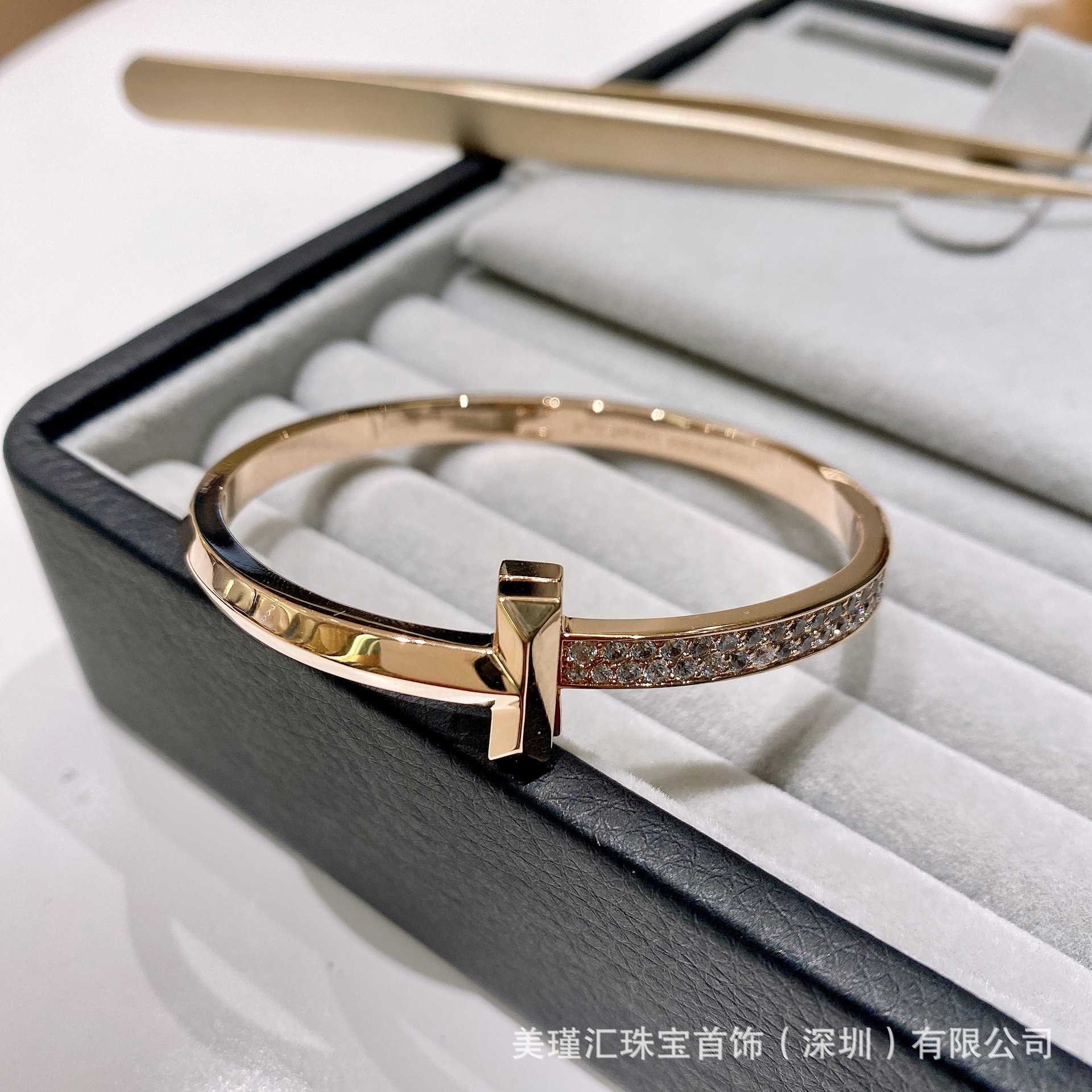 Tifaniym classique célébrité même style T1 bracelet V plaqué or micro ensemble diamant mode large bouton interrupteur en forme de T couple pour les femmes 4261
