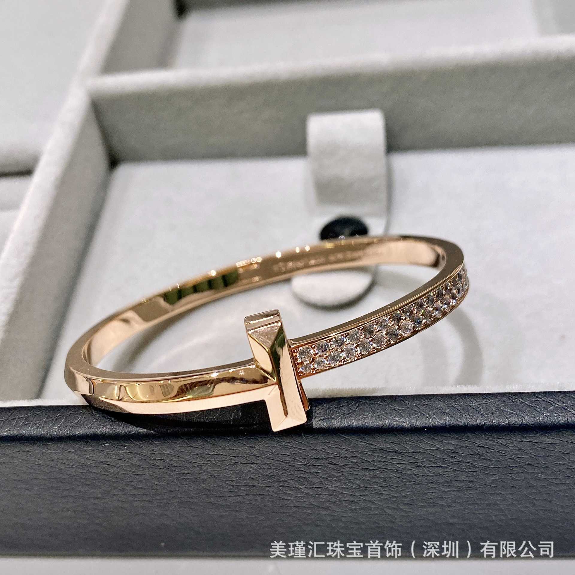 Tifaniym classique célébrité même style T1 bracelet V plaqué or micro ensemble diamant mode large bouton interrupteur en forme de T couple pour les femmes 4261