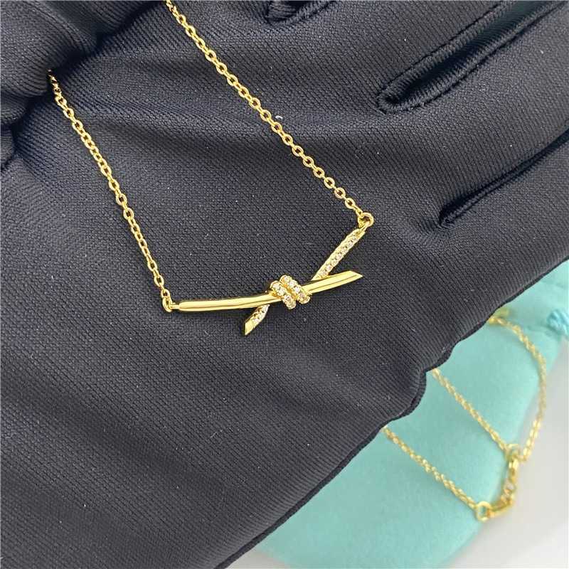 Designer New Ts Bowknot Pendant Set with Diamond Knot Collar Chain Female Rose Golden Valley Ailing Colorless Necklace