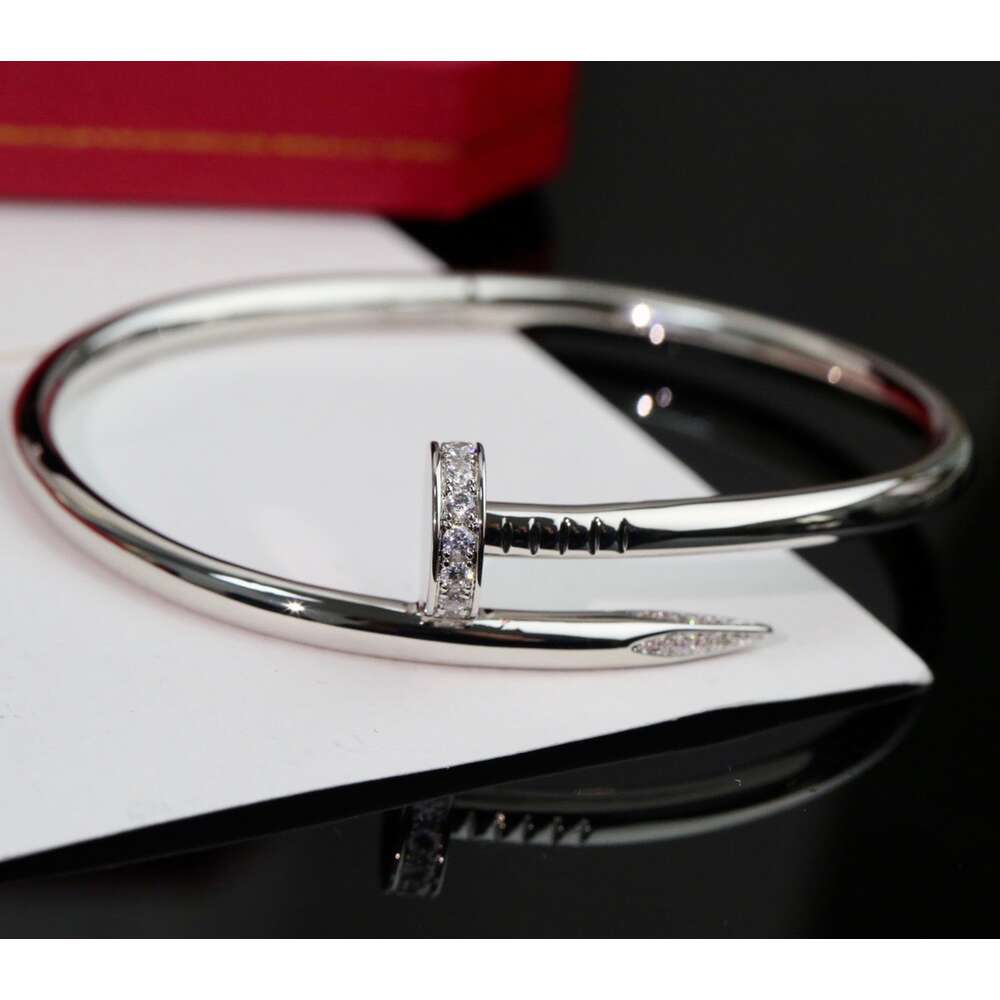 Designer Catier Armband Titanium Steel Kajia Nail Armband Enkelt och avancerat diamantfri armband Personliga par Tillbehör