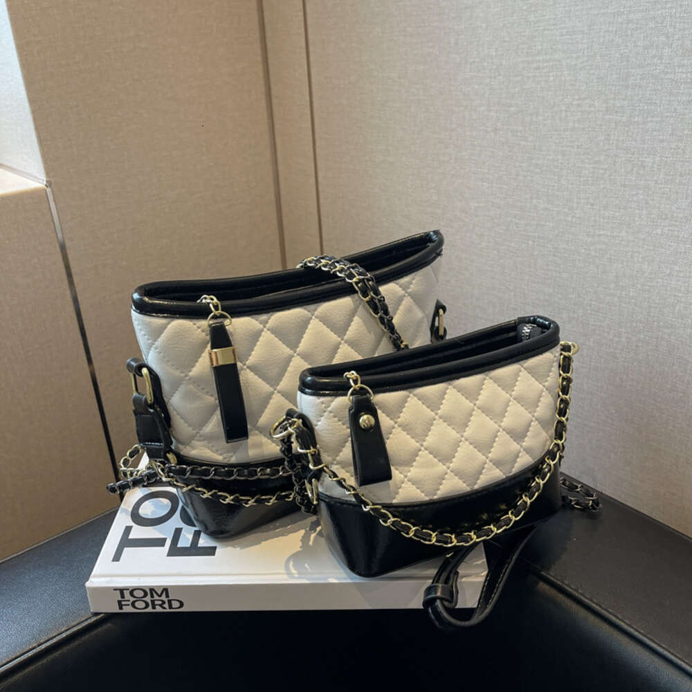 حقائب اليد الأنيقة من أفضل المصممين هذه الحقيبة الشهيرة متعددة الاستخدامات للسيدات الجديدة الأزياء سلسلة الشبكات الربط