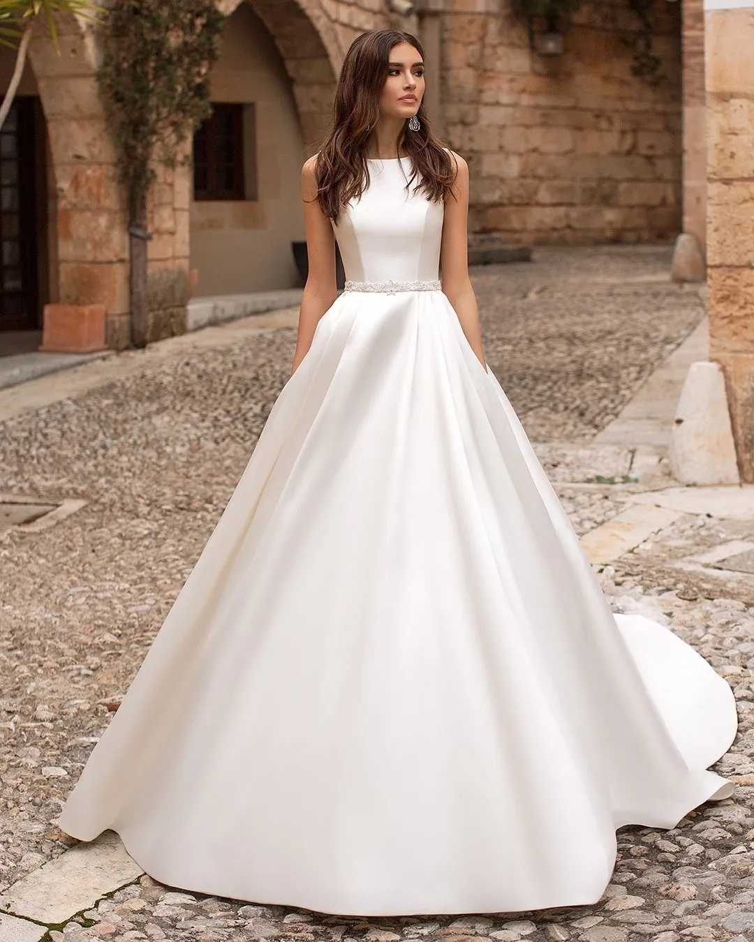 Fashion A Line Wedding Dresses for bride Bateau Sleeveless Satin Wedding Dress Button Back designer bridal gowns sweep train YD