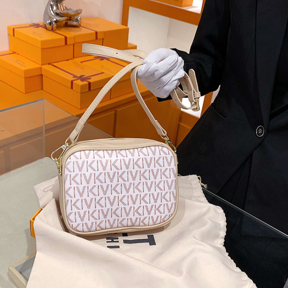 Acquista online Exit 2024 Nuova borsa da donna stampata Versatile Alla moda Grande capacità Elegante e portatile Fotocamera a tracolla monospalla