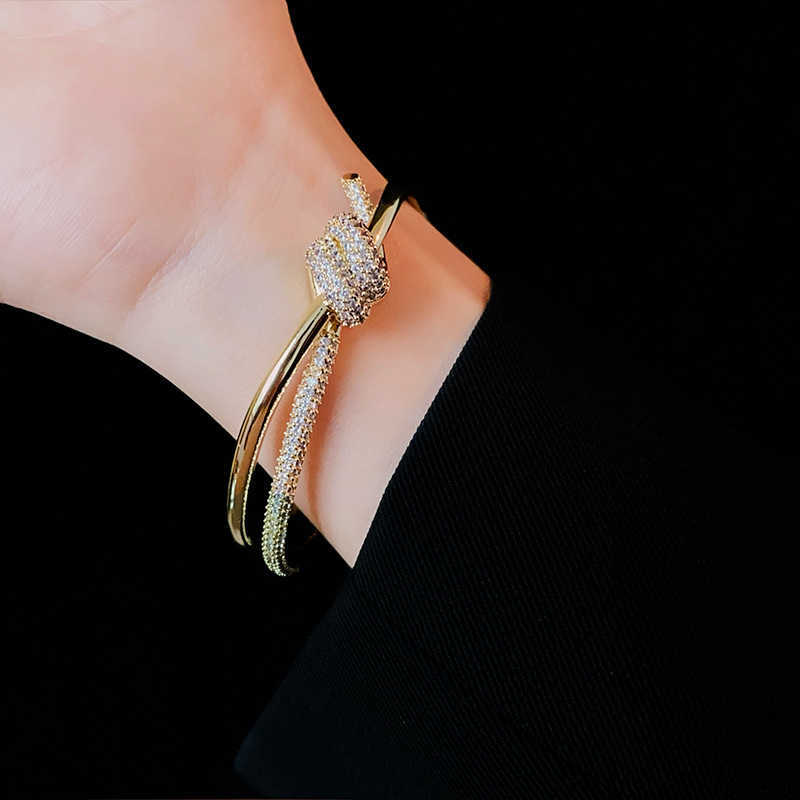Tifaniym Classic Real Gold Electropated Zircon Knot dubbelskiktarmband för kvinnors modepersonlighet elegant och högkvalitativ hantverk T3ks