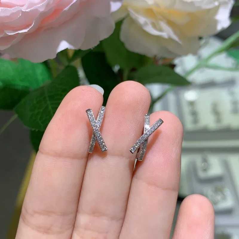 Cazibe Bulut Takip Total 0.3Ct Gerçek Moissanit Hoop Küpeler Kadınlar için Çapraz Düğün Kırıltık 925 STERLING Gümüş Simüle Elmas2403