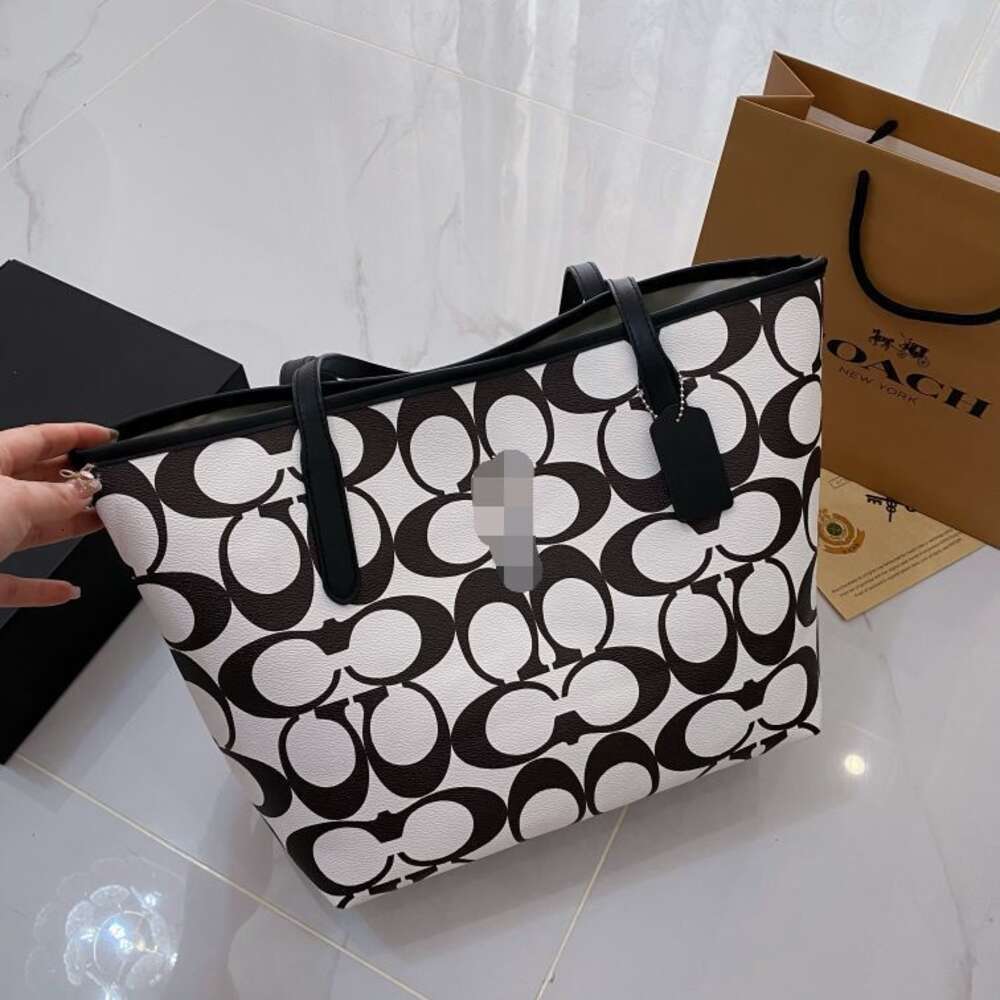 Cheap Wholesale Limited Clearance 50% Discount Handbag Olay New Classic Love Printed Shopping Bag Commuter Suction Handle Tote