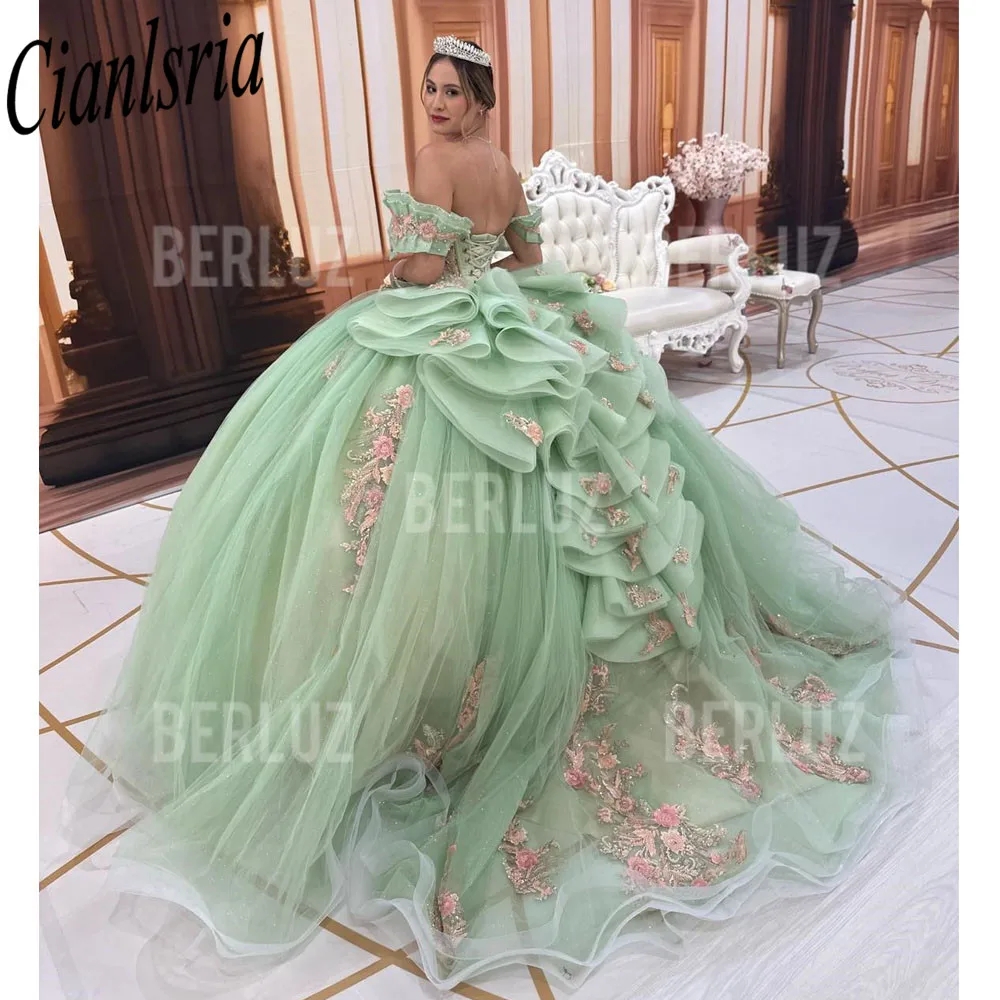 Abito stile Quinceanera con scollo a cuore verde salvia Sweet 15 2024 Abiti con spalle scoperte in pizzo Tull Abiti da ballo 15 anos