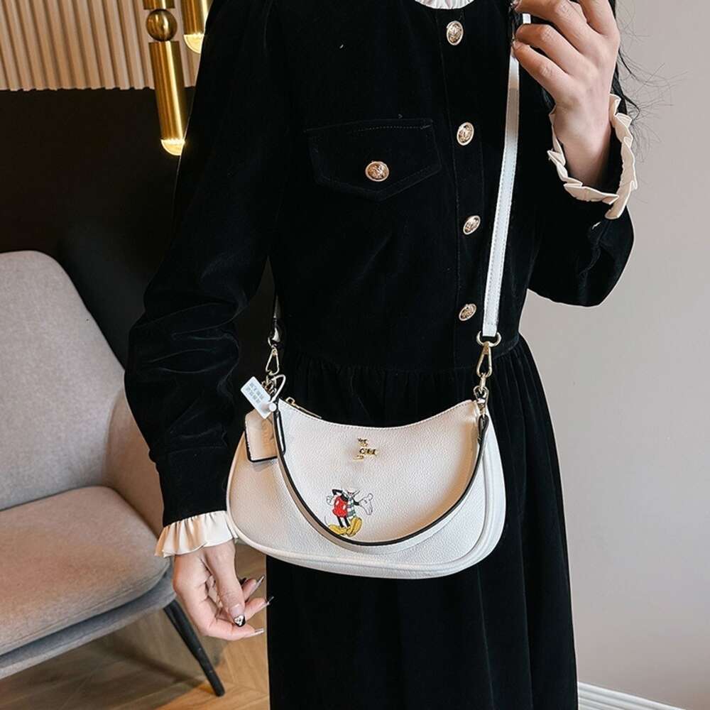 Europe and the United States Light Luxury Explosive Crossbody Bag Koujia Half Moon Bag Single Shoulder Crossbody High Quality Large Capacity Commuter Bag