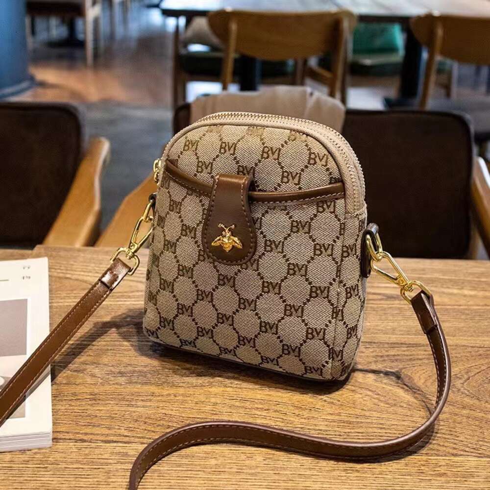 Boutique en ligne Sortie Super populaire 2024 Été Nouveau Mini sac léger et haut de gamme Emballage Téléphone portable Changement Exquis Bandoulière Femmes