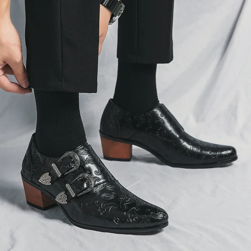 Brun dubbla spänne män loafer tjock häl tryckta svarta mäns casual skor gratis frakt zapatos casues para hombres