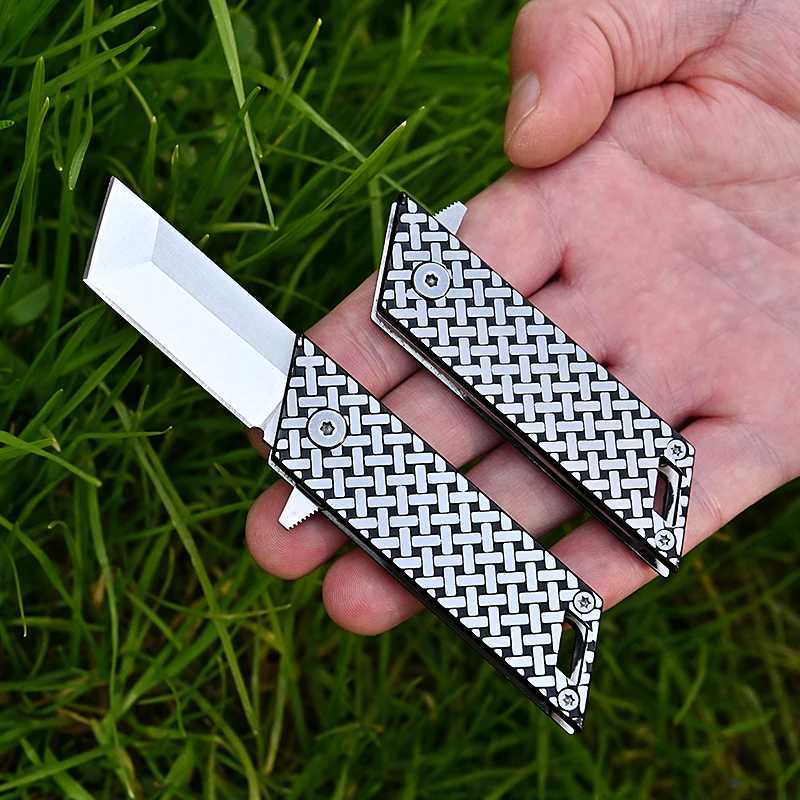 Camping Hunting Knives Rostfritt stål Mini Pocket Binder Keychain Foldbar Unpacking Knife Outdoor Survival Tool Daily Carrying Gift till män 240315
