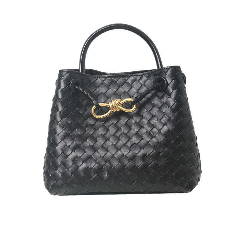 Oryginalne Bottegs Venetas andiamo Bag Cowhide 2024 Spring Summer New Metal Rope Bluckle Handheld Tkanie dojeżdżające do pojedynczego ramienia torebka dla kobiet