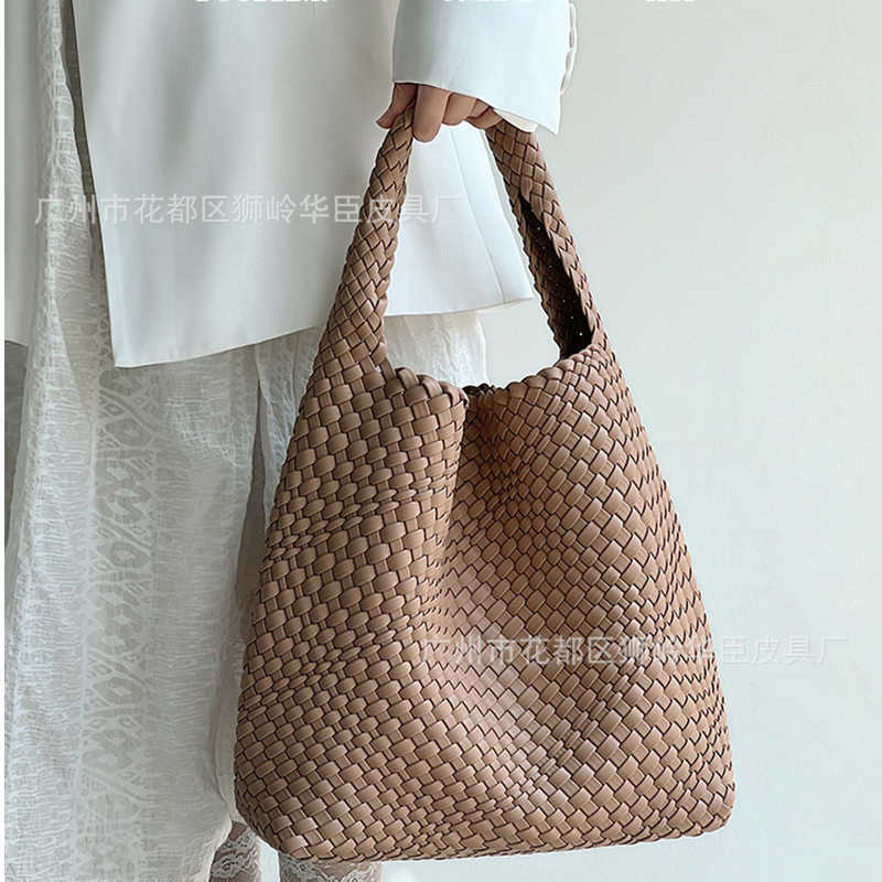 Designer Bottegs Arco Tote Venetas Bag Wind Handmade Woven Womens Handheld Vegetable Basket 2024 New Large Capacity One Shoulder 61 TZCE