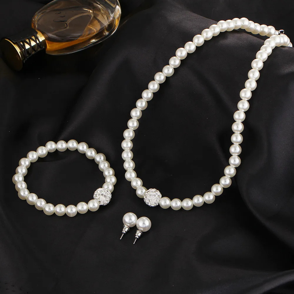 Vintage enkel faux pärlhalsband örhängen smycken set för kvinnor temperament regency crystal choker bankett bröllop accessorie 240313