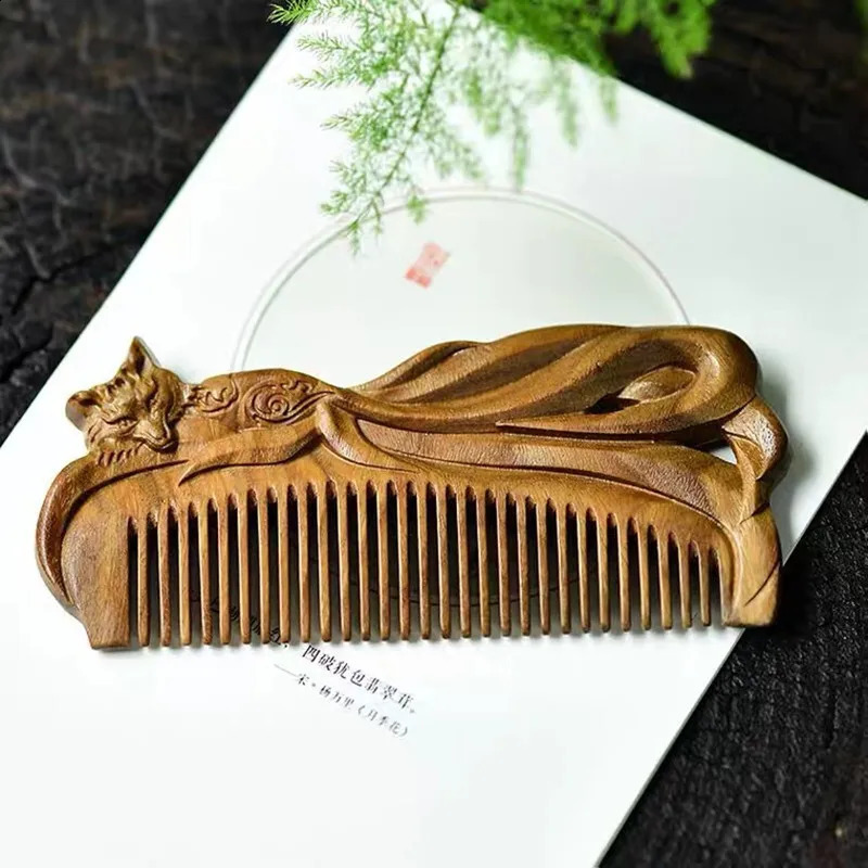 Green Sandalwood Craft Comb Natural Wood Hand-Carved Hair Fox Valentines Gift Massage Combs Vintage Hair Brush Styling Tools 240314