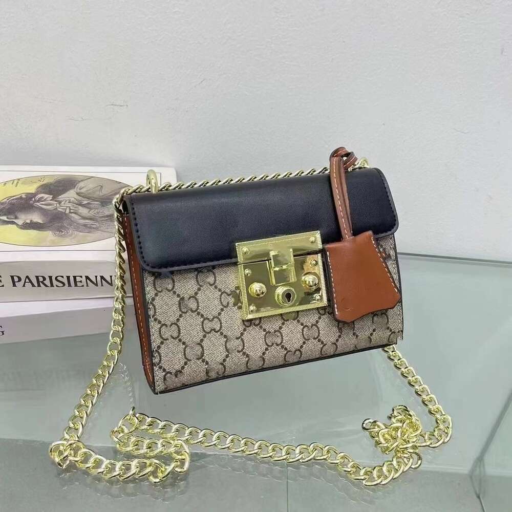 Stijlvolle Designer Dames Outdoor Casual Schoudertas Familie Kleine Vierkante Tas Maanlicht Schatkist Seri Chain Metalen Slot Enkele Schouder Crossbody Tas