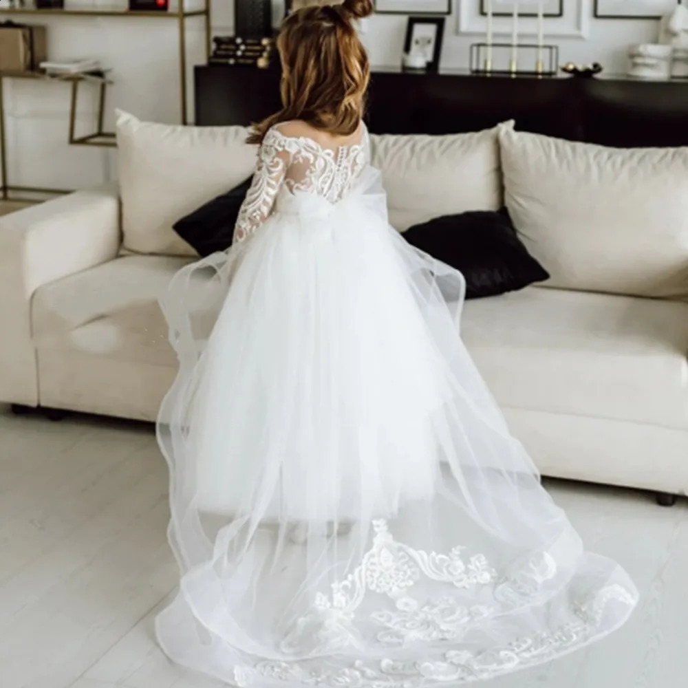 2024 Långärmad flickor Bröllopsklänning Lace Flower Girl Princess Party Tulle Ball Gown Junior Bridesmaid 240309