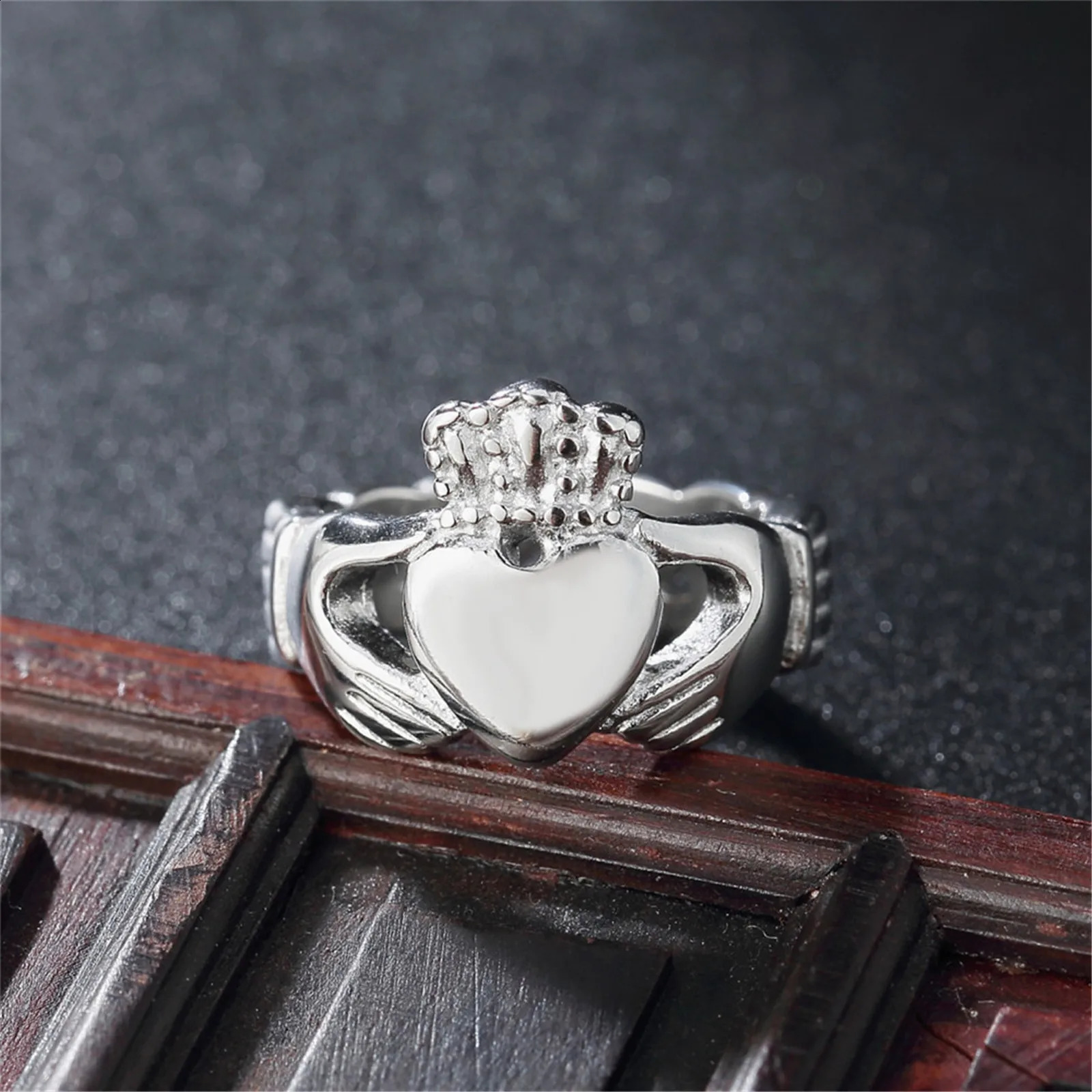 Кольцо Claddagh из нержавеющей стали, кельтский ирландский традиционный стиль, золотой, серебряный цвет для женщин и мужчин, корона в виде рук королевы слухов 240313