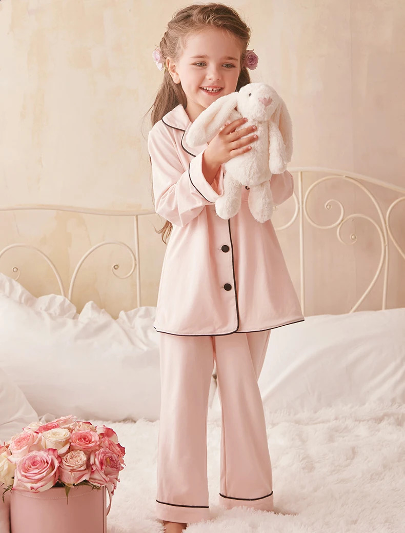 Ensembles de pyjama à col rabattu rose princesse pour filles. Ensemble de pyjama à manches longues et ligne noire pour enfants en bas âge, vêtements de nuit. Vêtements pour enfants 240312