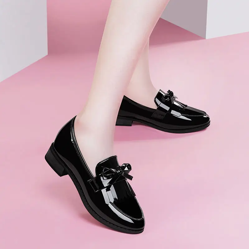 Sapatos Lihuamao Tassel Penny Mocos para mulheres sapatos de vestido escorregar no trabalho Party Ladies Flat Shoes Comfort Sapatos pontiagudos