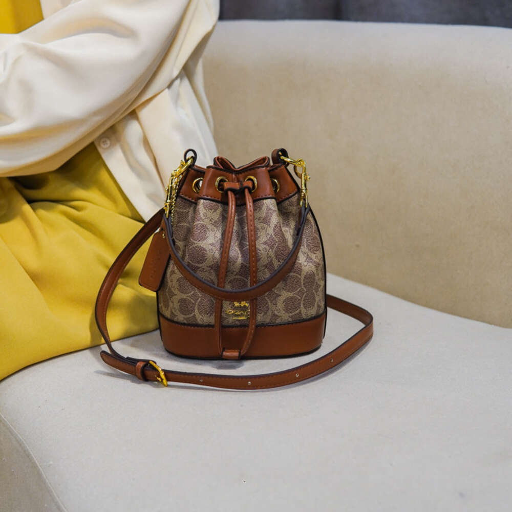 Fabriksavstånd Ny het designer handväska fransk hinkväska kvinnor fashionabla tryckt avancerad textur axel
