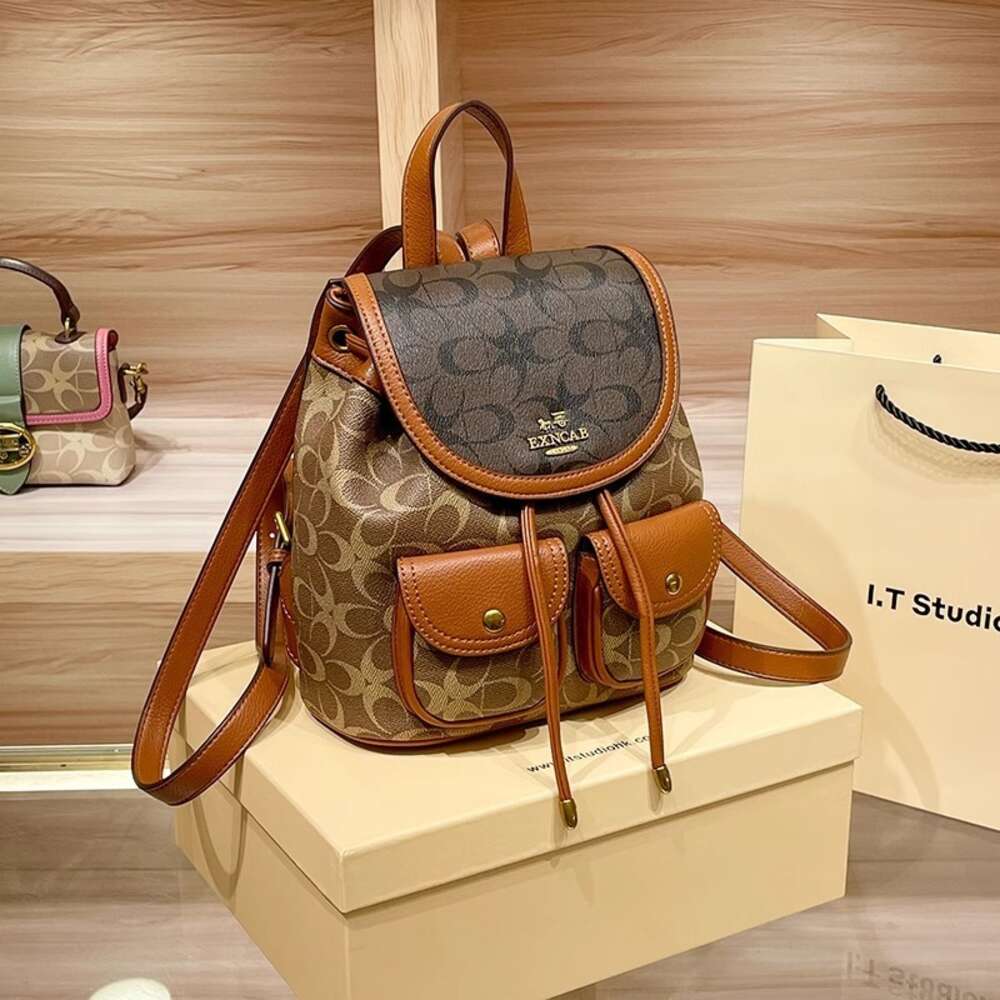 Pas cher en gros liquidation limitée 50% de réduction sac à main comptoir de Hong Kong sac à dos en cuir véritable pour femmes nouveau contraste de couleur à la mode voyage haut de gamme