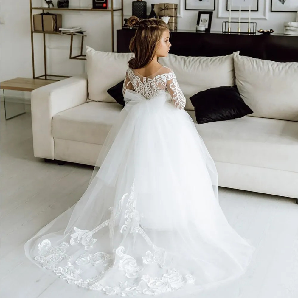 2024 Långärmad flickor Bröllopsklänning Lace Flower Girl Princess Party Tulle Ball Gown Junior Bridesmaid 240309