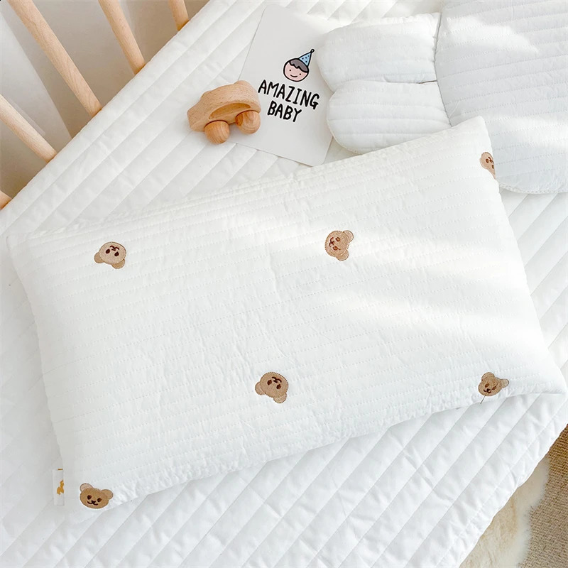 born Pillow Case Pure Cotton Soft Skin Breathable Thin Childrens Sleep Anti-dirt Removable Pillow Case Cartoon Crib Bedding 240315