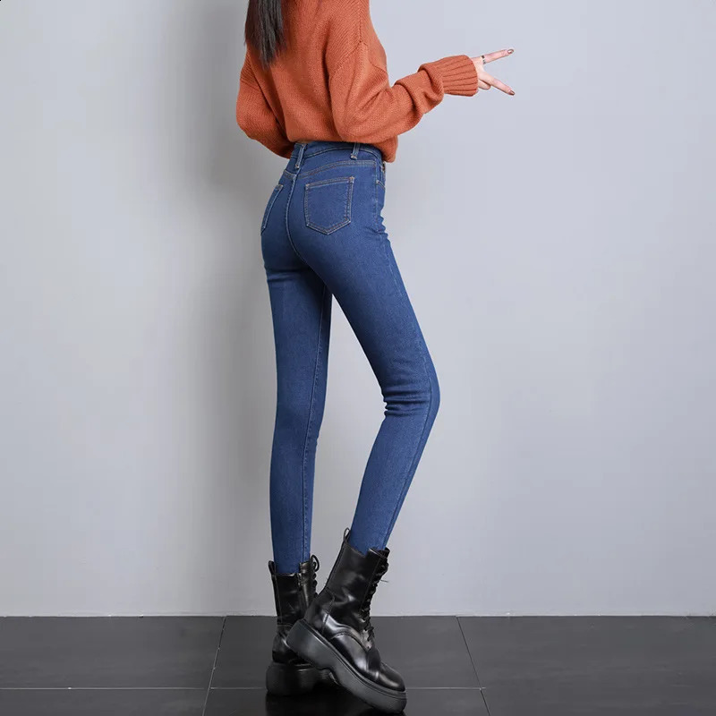 Kvinnliga termiska jeans vinter snö varm plysch stretch jeans lady mager förtjockar studenter denim byxor fleece mamma päls byxor 240408