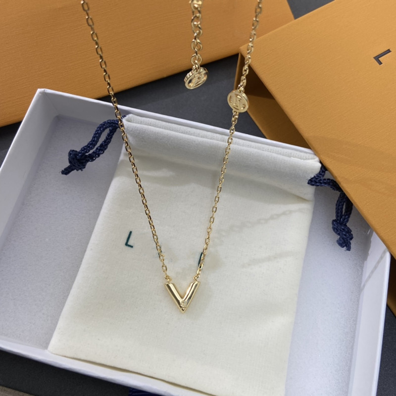 Original Designer smycken hänge choke halsband elegant 18k guld logotyp grav av kedja mode hänge halsband sommar flickor kvinnor smycken ingen låda