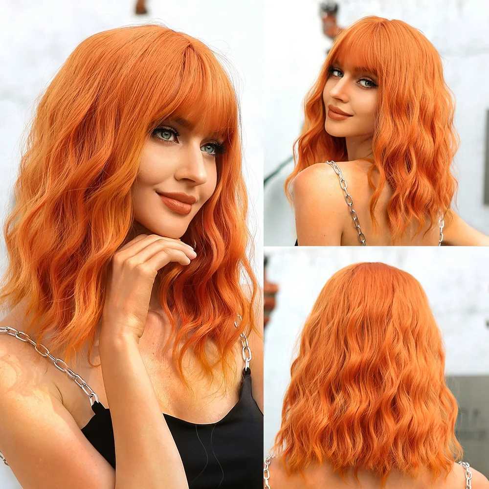 Perruques synthétiques Perruque de cosplay orange synthétique avec frange pour femmes épaule longue bouclée cuivre gingembre perruques naturel résistant à la chaleur Halloween cheveux 240328 240327