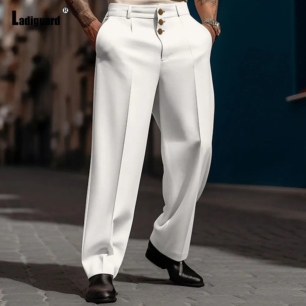 Мужские элегантные широкие брюки с вертикальными карманами и чистыми белыми формальными мужскими брюками на трех пуговицах 240318