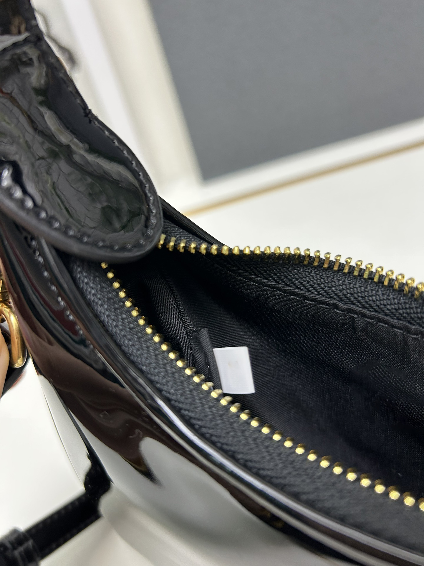 ファッションブランドのハンドバッグ女性肩の財布ホーボバッグレザーカウレザーパーズショルダークロスボディバッグカジュアルオールマッチ女性バッグ卸売