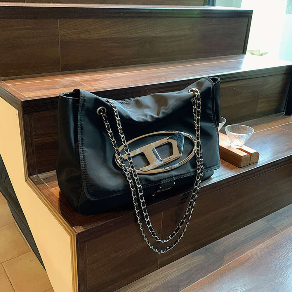 Cheap Wholesale Limited Clearance 50% Discount Handbag Countss Niche High-end Underarm Bag for Women New Fashion Chain Single Shoulder Simple and Commuting