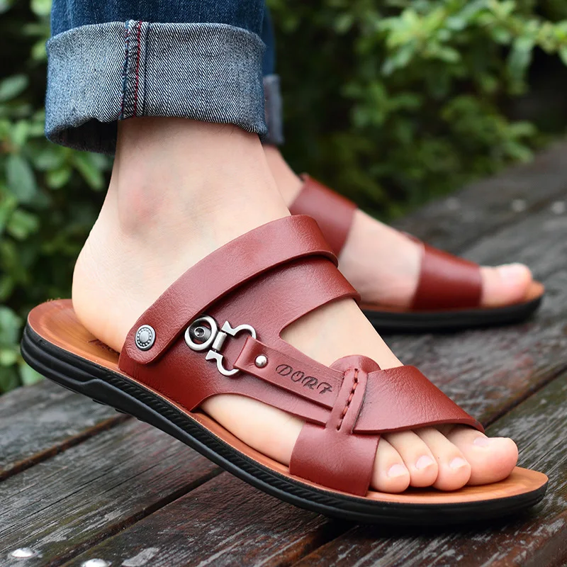 Sandales 2021 Nouvelles chaussures d'été pour hommes Sandales décontractées confortables pu en cuir Falt Sole Sandales de plage extérieure