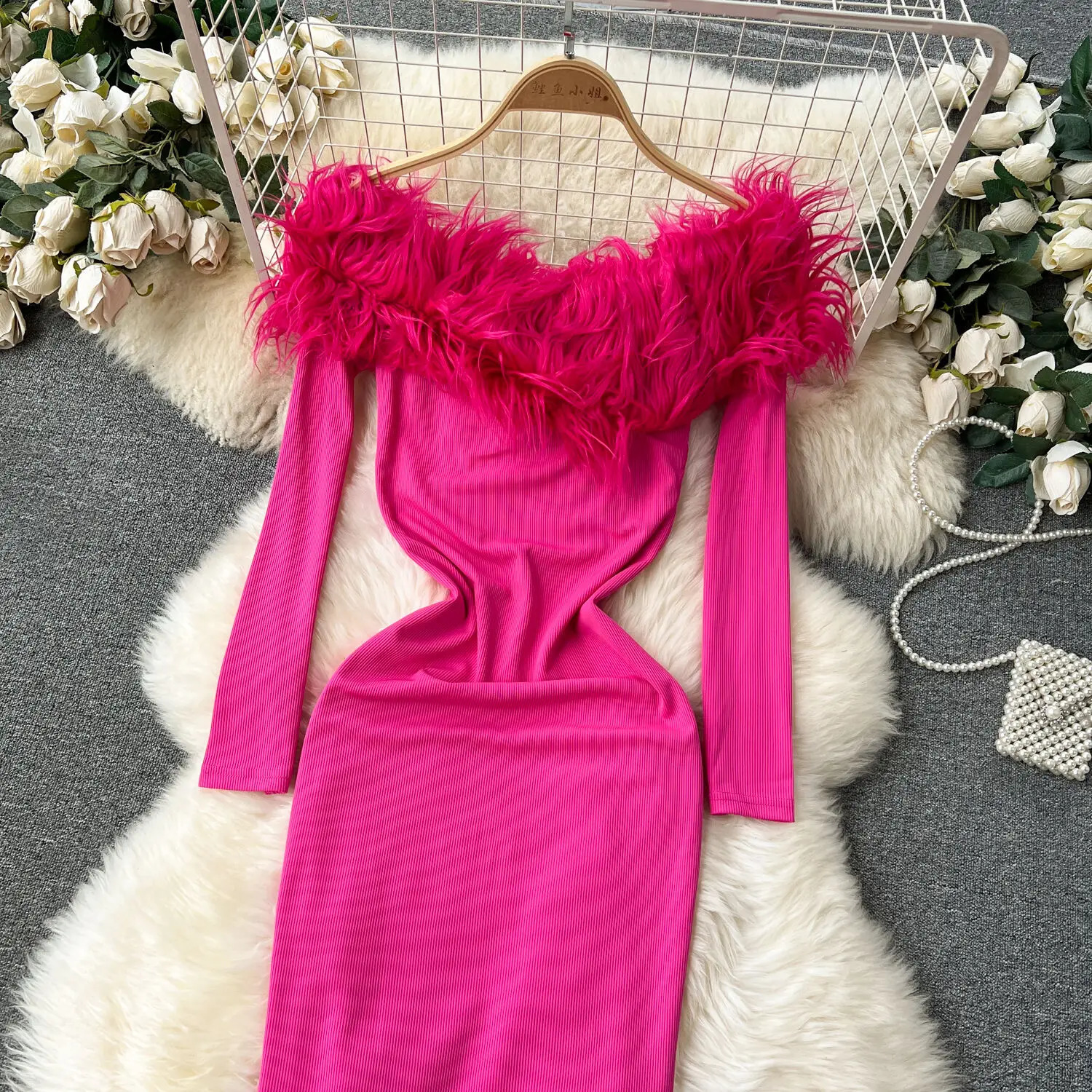 Vestido con hombros descubiertos y empalme de piel roja para mujer, vestido sexy de una línea con cuello oblicuo para mujer, vestido de fiesta de Navidad envuelto en cadera ajustada 240309