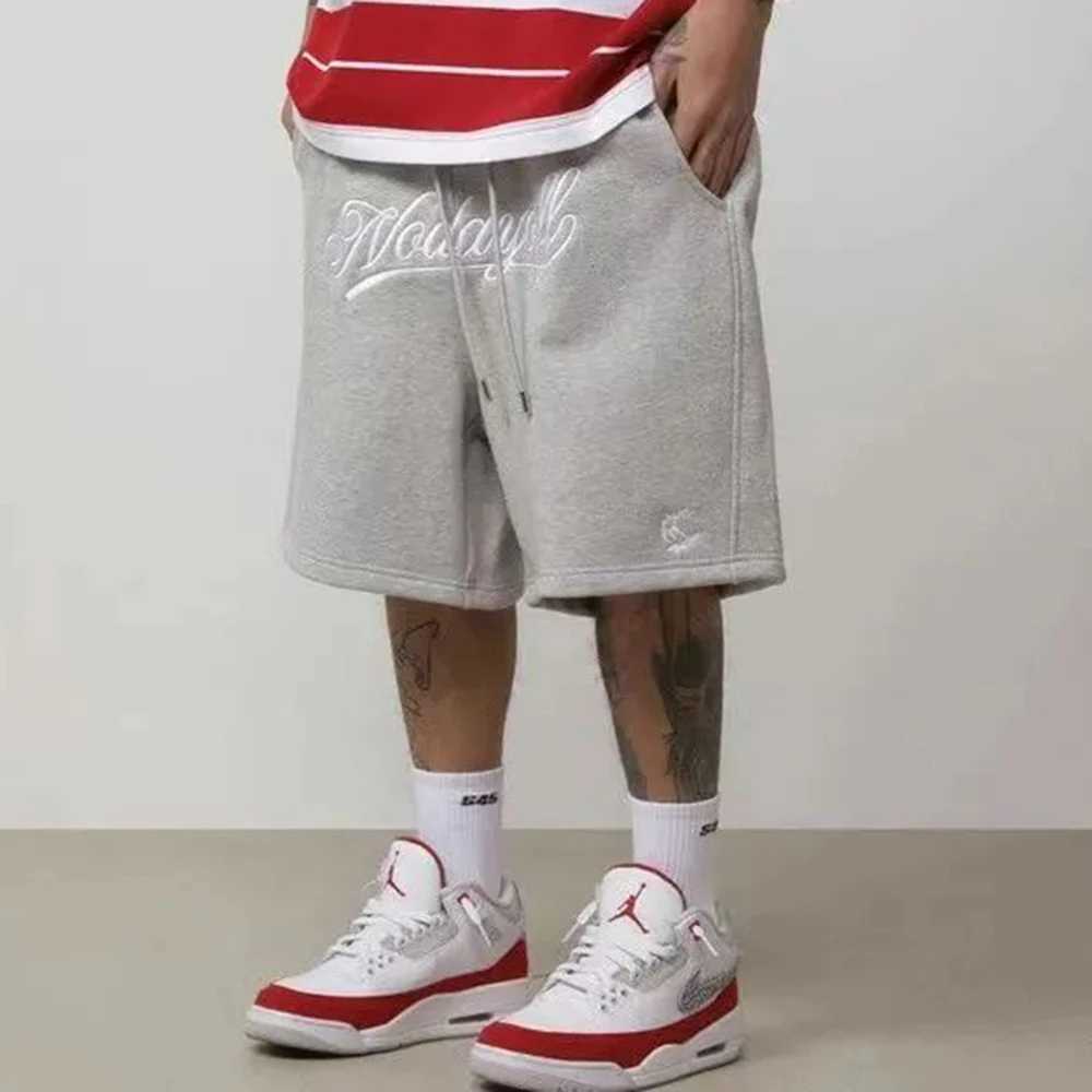 Męskie szorty Summer Mens High Street Hafdery luźne pięciopunktowe spodnie proste proste wszechprezy Chicano American Retro Shorts Men J240316