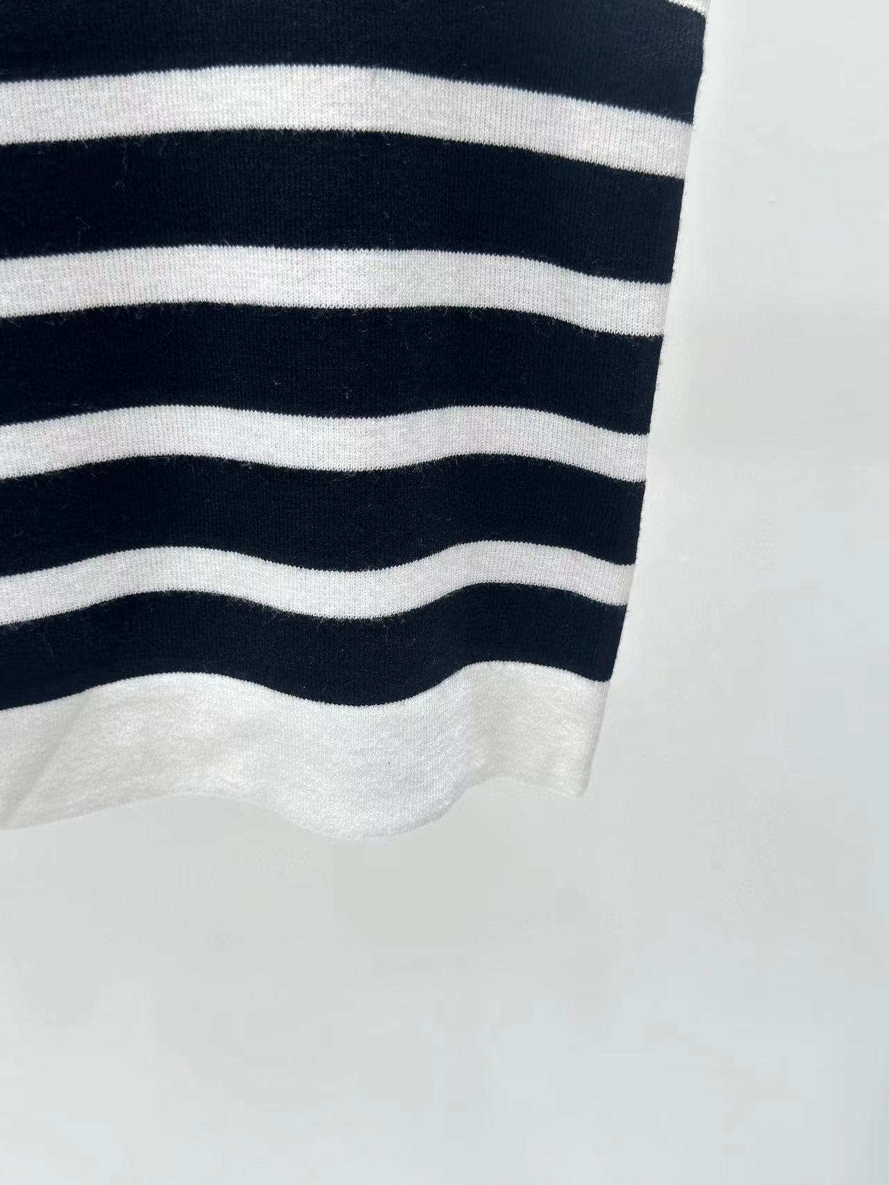 Bezpłatna wysyłka 2024 Black/Blue Striped O Szyja Bez rękawów Kobiety Knits Projektant Sweter Krótkie kobiety 3182