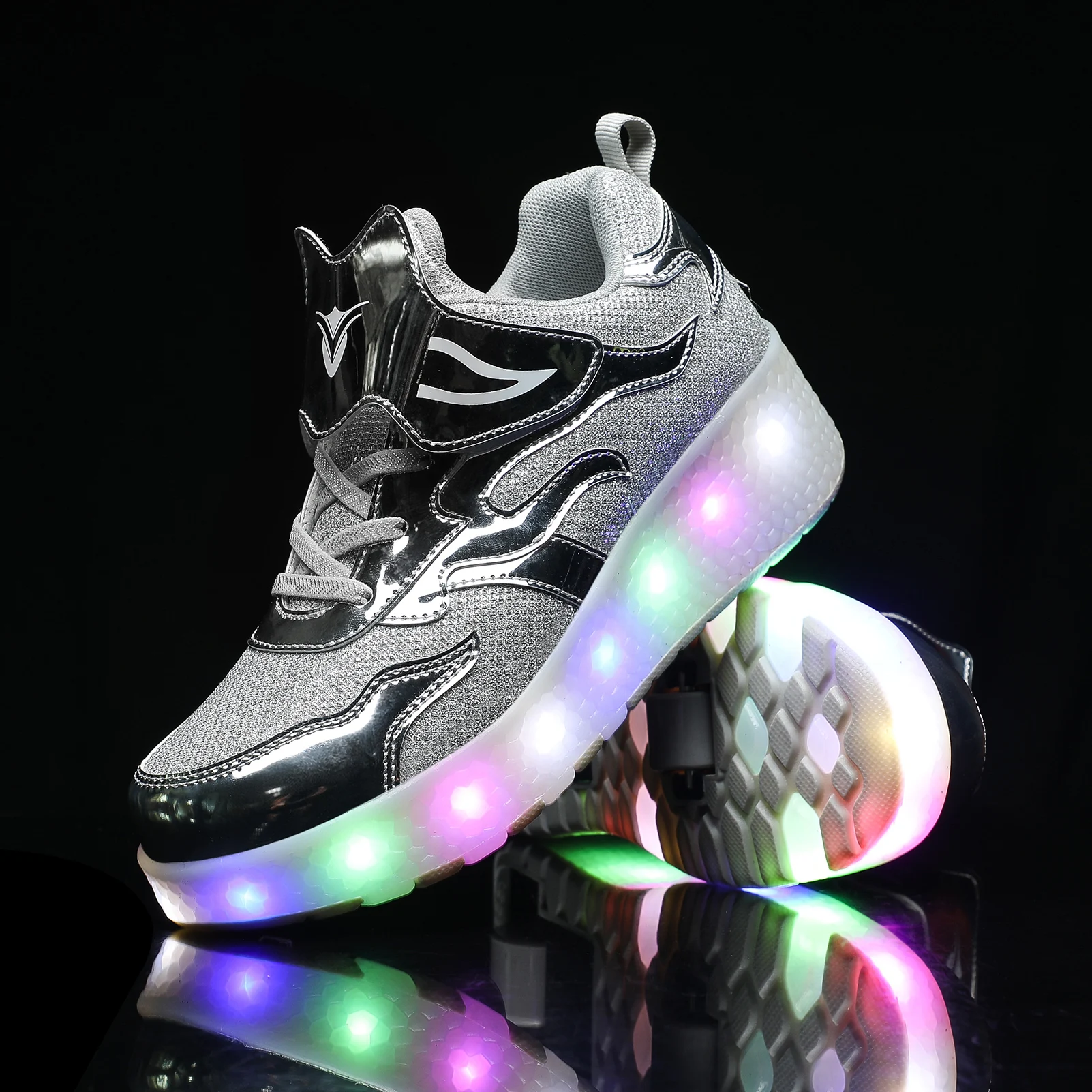 Chaussures 2021 roller patins USB Charge Child Sneakers Boy Girls Gift Gift LED Light Shoes avec 2 roues Convertible Sport Flying Shoes Flash