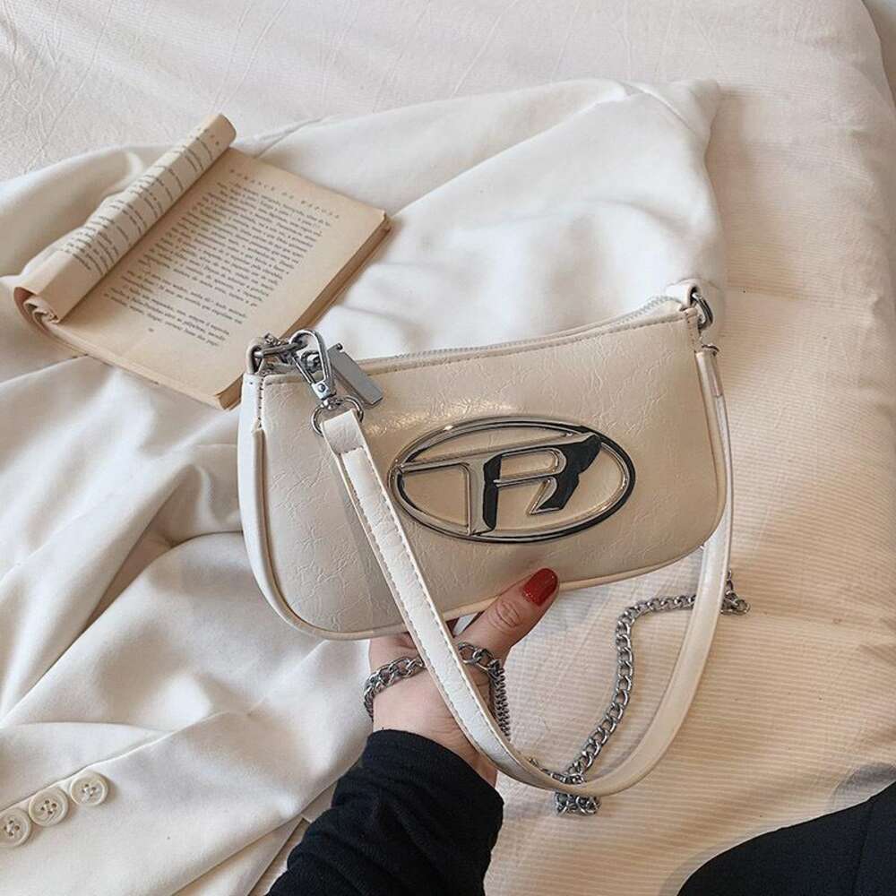 Pas cher en gros liquidation limitée 50% de réduction sac à main nouveau à la mode petit sac Fort mignon femmes été populaire une épaule carré