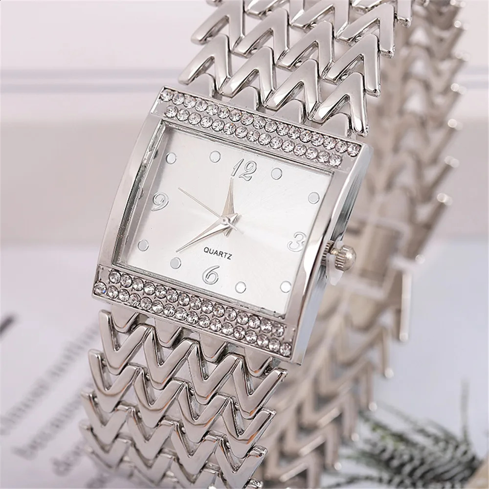 Luxe Golds Dames Bracelet Montre De Mode Simple Carré Diamant Femelle Montres À Quartz En Acier Inoxydable Femmes Horloge Robe 240305