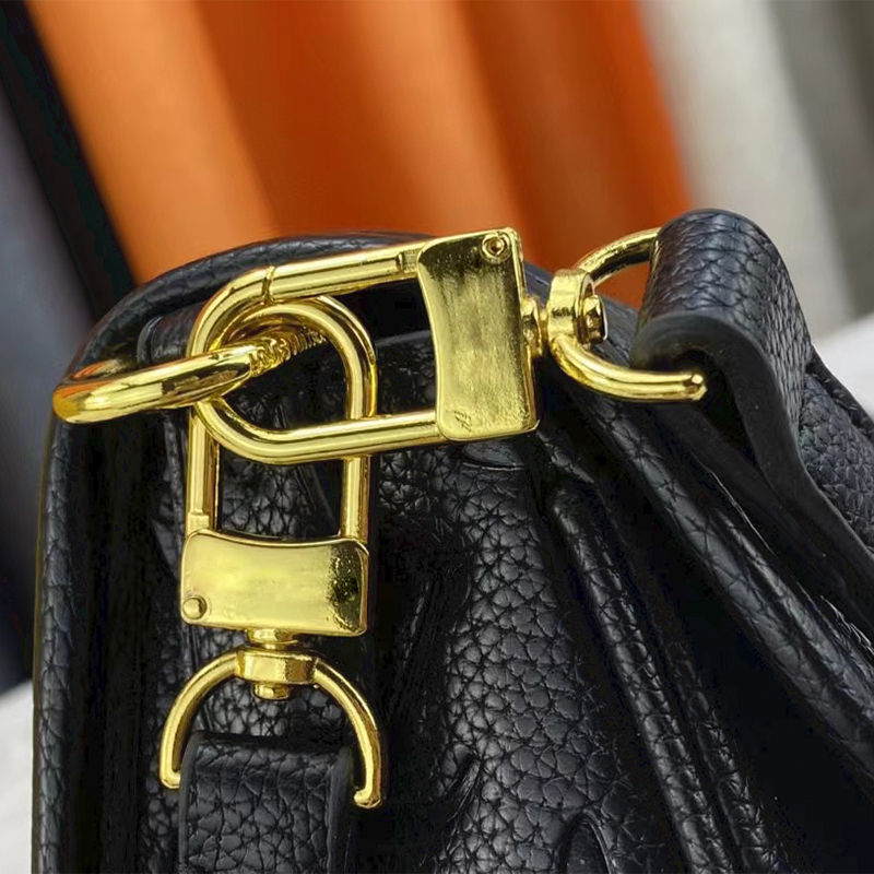 Klassisk designerväska för kvinnor Flap Baguette Bag Luxury Handväska Purse Rem präglad läder crossbody väska mode högkvalitativ axelväska designer handväska 8 färger