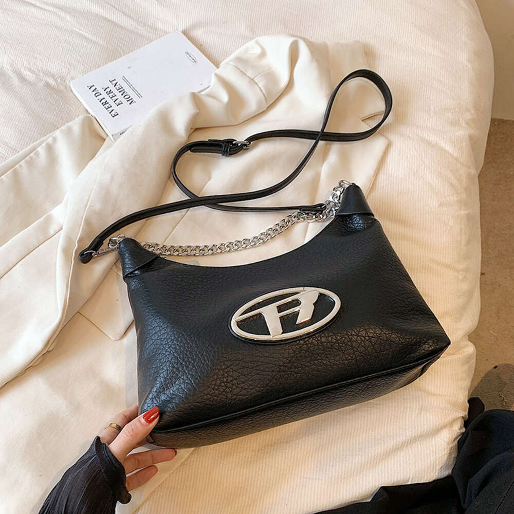 Pas cher en gros liquidation limitée 50% de réduction sac à main mode poche grande capacité sac femmes nouvelle texture simple fourre-tout décontracté sous les bras