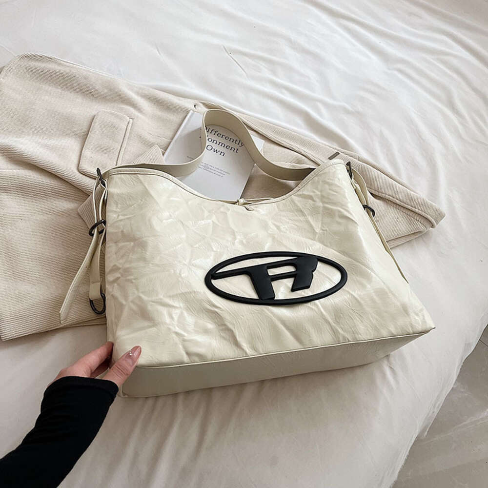 Pas cher en gros liquidation limitée 50% de réduction sac à main sac à main pour nouveau seau à bandoulière à la mode de grande capacité avec style sacs à main à bandoulière