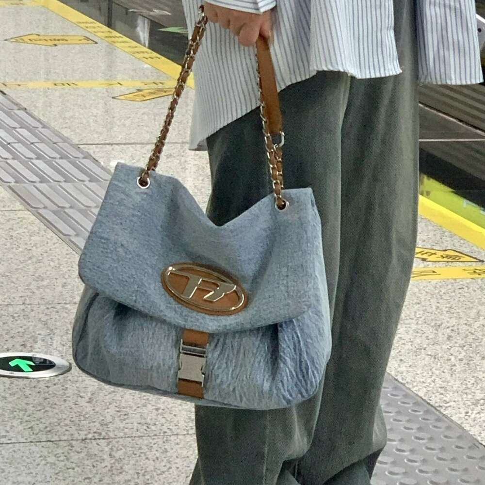 Pas cher en gros liquidation limitée 50% de réduction sac à main cette tendance de la mode est des sacs à main haut de gamme femme nouveaux sacs pour femmes simples et décontractés à bandoulière unique